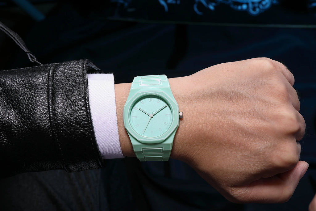 Lightweight Polycarbonate case high tech black men's watch classic simple silicone strap men's quartz watch fashion style clock